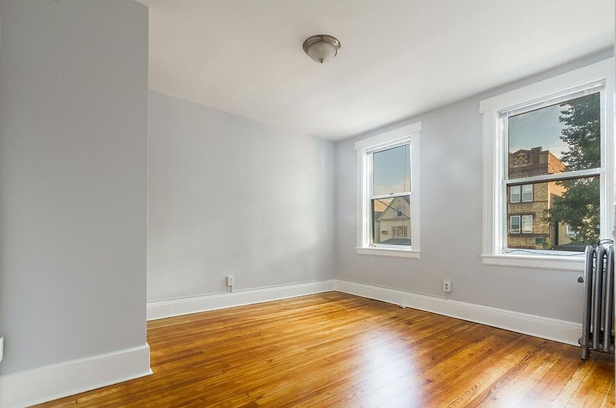 Building Photo - 43 W 26th St