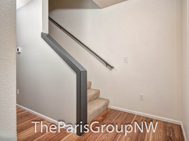 Building Photo - Beautiful 1622sf Kirkland Townhome