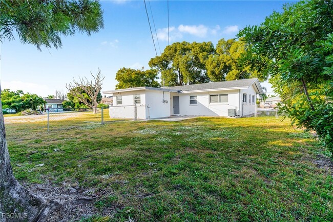 Building Photo - 4839 Tudor Dr