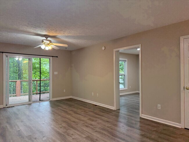 Building Photo - 17A Tree Canopy Ln