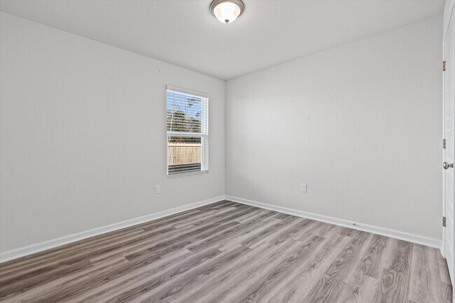 Building Photo - 13581 Paris Cir