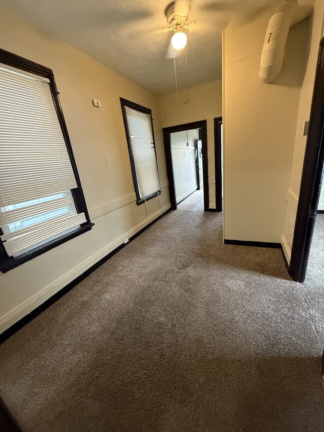 Building Photo - 1423 E 33rd St