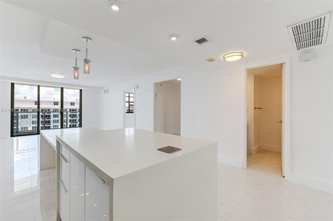 Building Photo - 5701 Collins Ave