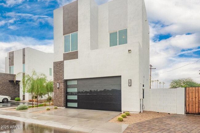 Building Photo - 6622 N 16th St