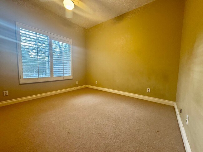 Building Photo - 3 Bedroom spacious home in Aliso Viejo (Ti...