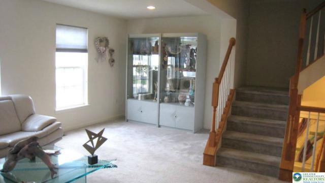 Building Photo - 1047 Sparrow Way