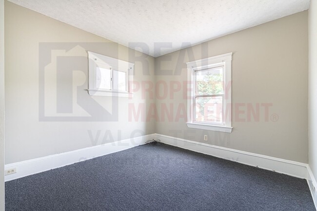 Building Photo - Charming 4-Bedroom Home on Quiet Street - ...