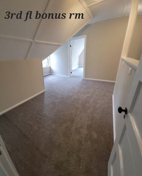 Building Photo - 1439 W Clifton Blvd