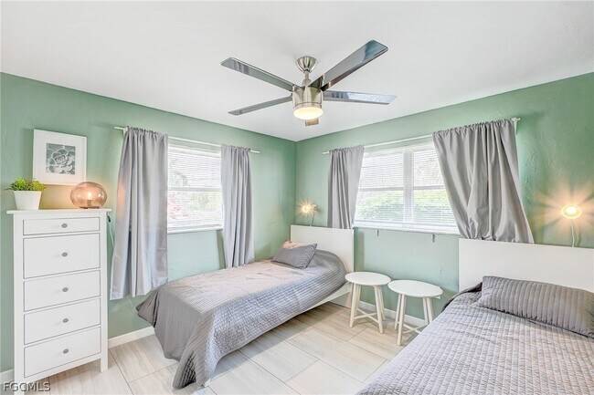 Building Photo - 5306 SW 2nd Ave