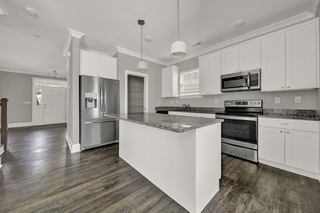 Building Photo - Two Story Cottage In Historic Waxhaw