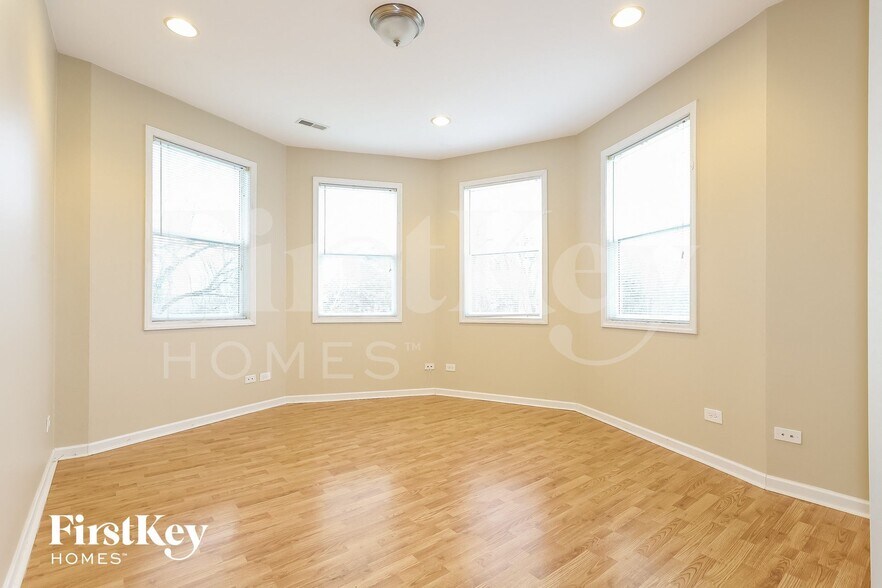 Building Photo - 217 Fairfield Dr