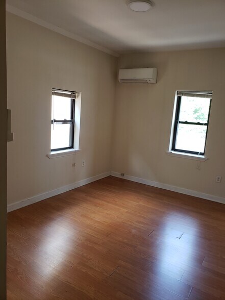 Building Photo - 319 Market St