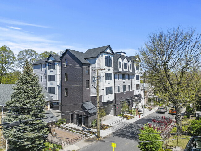 Building Photo - 2021 Jones Rd
