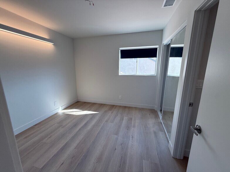 Bedroom 4 with its own bathroom - 45233 Mays Ct