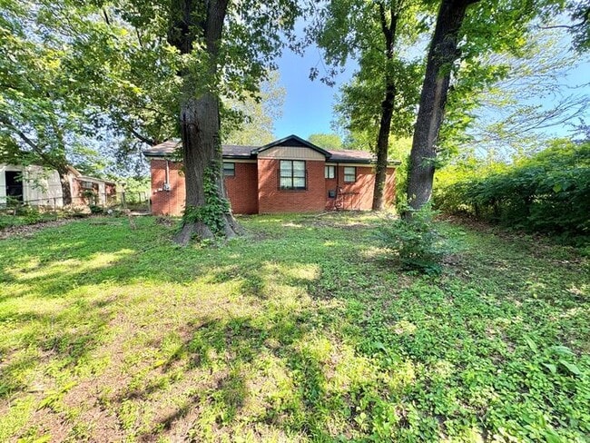 Building Photo - 2511 Frayser Blvd
