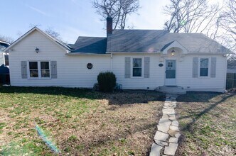 Building Photo - Beautiful home in Hillsboro Village