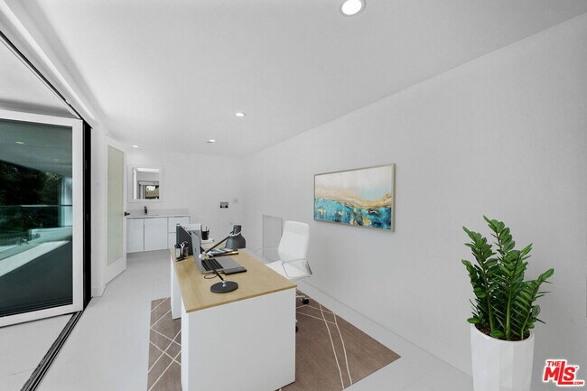 Building Photo - 621 Kings Rd