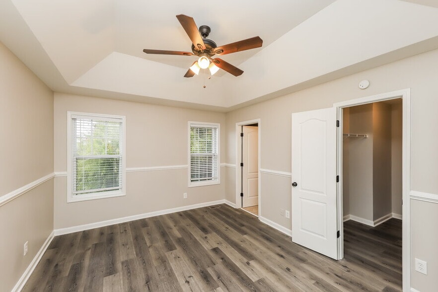 Building Photo - 7872 Newport Dr