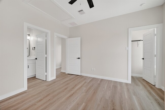 Building Photo - 5523 Haight St