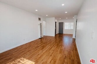 Building Photo - 202 N Locust St