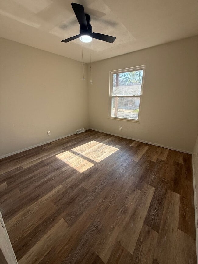 Building Photo - 2901-2903 Tepee Ave