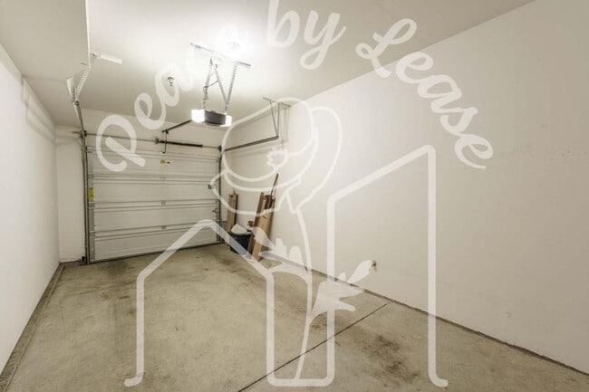 Building Photo - 8838 NE Brentford Way