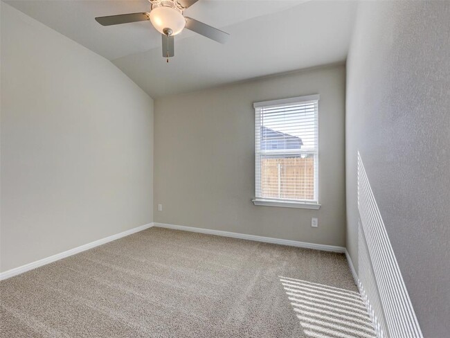 Building Photo - 100 Greenspire Ln