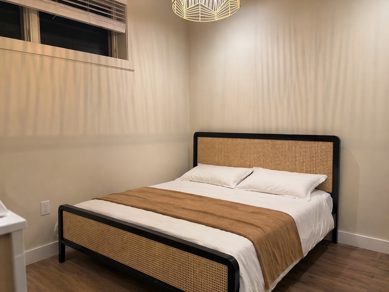 Building Photo - 4021 S Ellis Ave