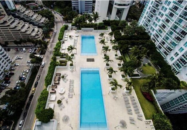 Building Photo - 950 Brickell Bay Dr