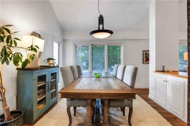 Building Photo - 925 Highland Terrace NE