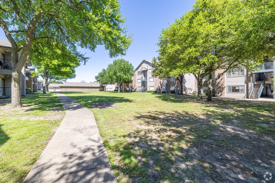 Courtyard - The Meadows