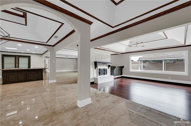 Building Photo - 9812 Las-Palmas Dr