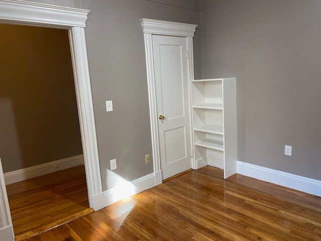 Building Photo - 65 Park Dr