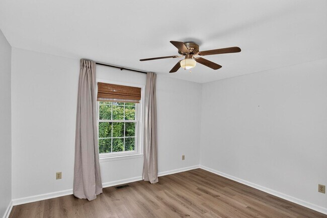 Building Photo - 137 Pepper Ridge Cir