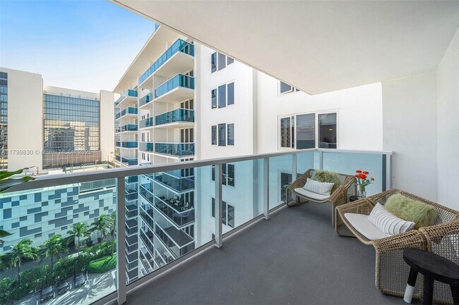 Building Photo - 2301 Collins Ave