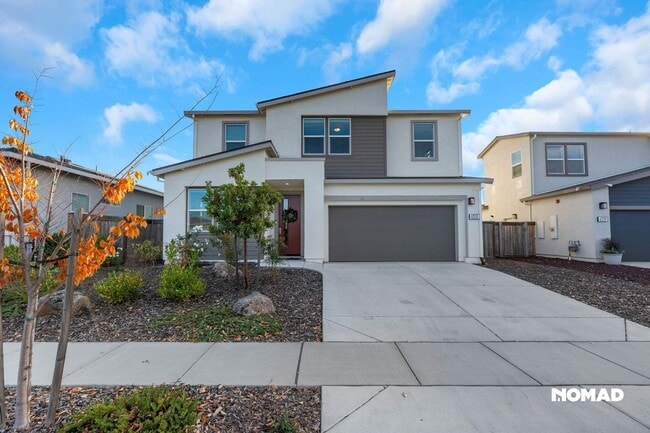 Building Photo - Dive into a Stunning Home in Roseville with Heated Pool - Available Jan 2026!