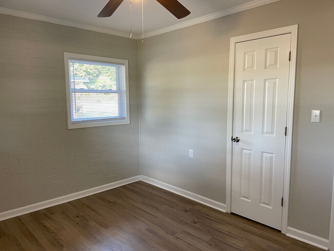 Building Photo - Updated Two Bedroom Duplex in Lincolnton