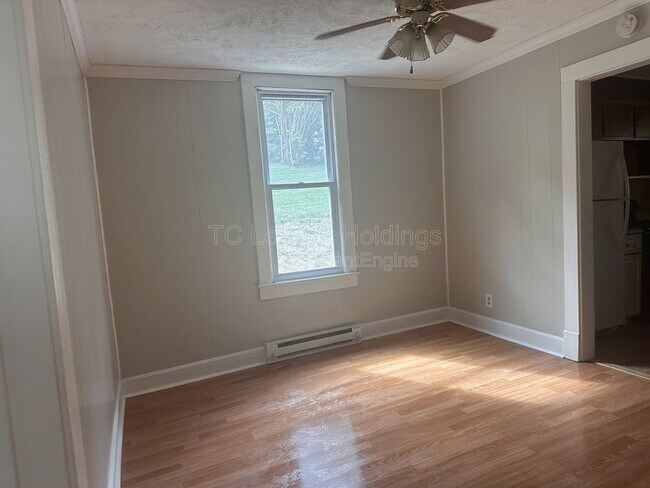 Building Photo - 614 Hart St