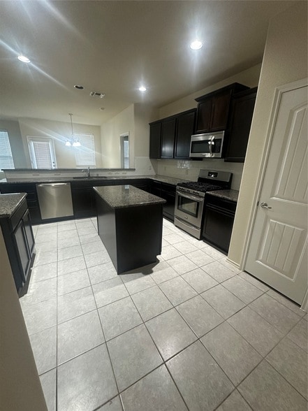 Building Photo - 2412 Michelle Creek Dr