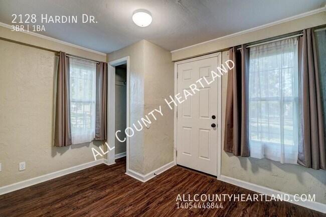 Building Photo - 2128 Hardin Dr