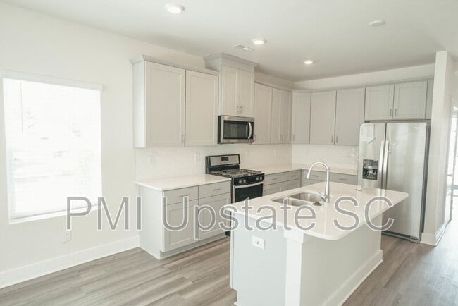 Building Photo - 35 Galley Ln