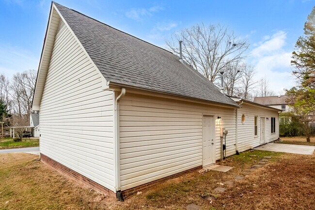 Building Photo - 6009 Burnt Mill Run