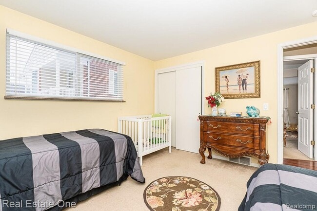 Building Photo - 333 N Helen Ave