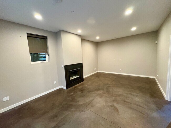 Building Photo - Beacon Hill Townhouse
