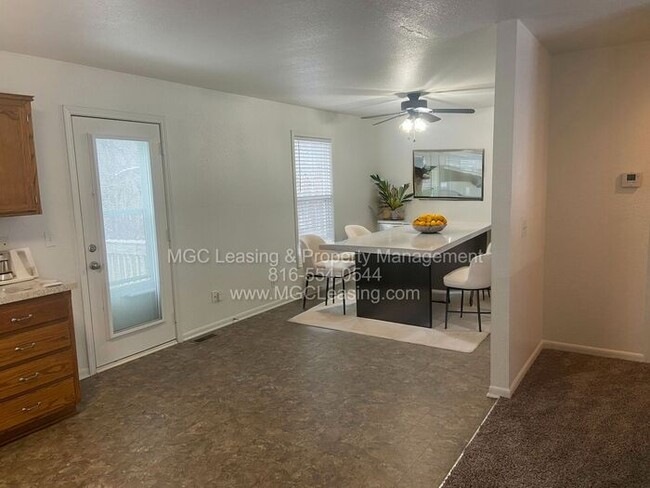Building Photo - 3 bedroom Duplex with unique floor plan fo...