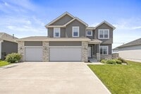 Building Photo - AVAILABLE NOW!