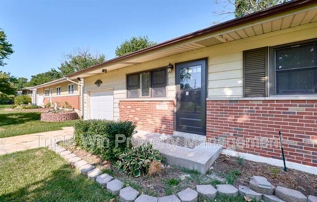 Building Photo - 10531 Fabick Dr