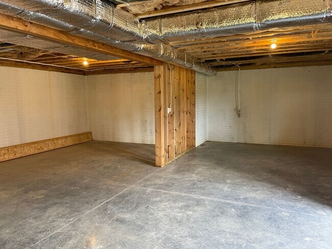 Building Photo - 3717 Port Republic Rd