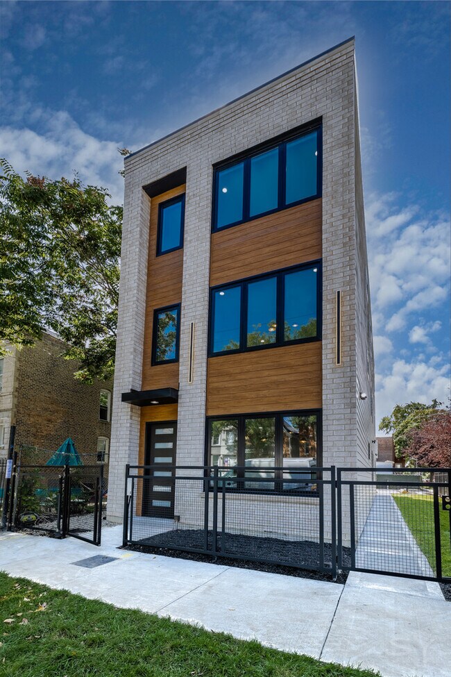 Building Photo - 3327 W Division St