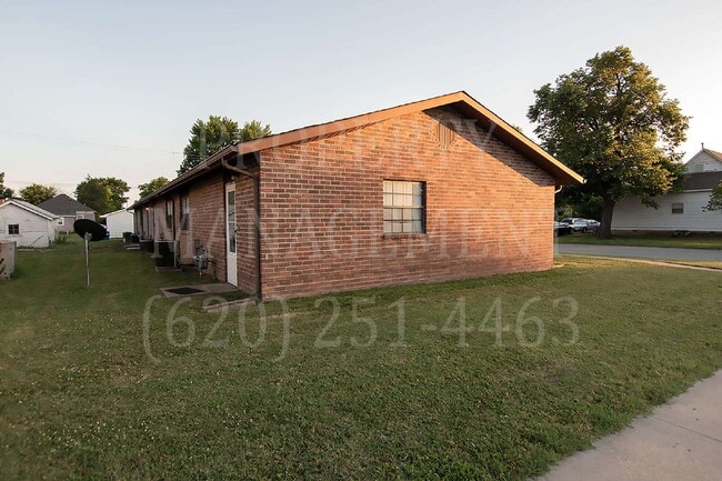 Building Photo - 2 Bedroom 1 Bath